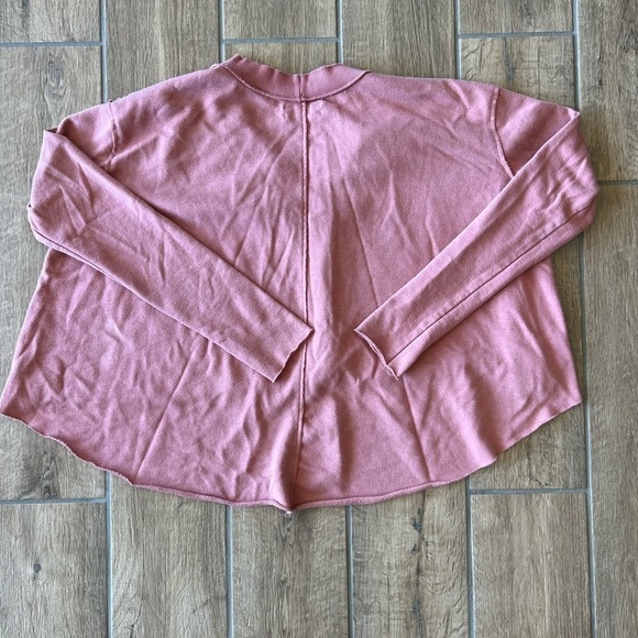 Urban Outfitters Women’s Pink Cropped Sweater Size XS - Picture 2 of 5